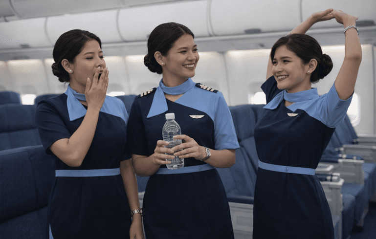 pramugari menunjukkan Cara Pramugari Tetap Bugar Meski Kurang Tidur